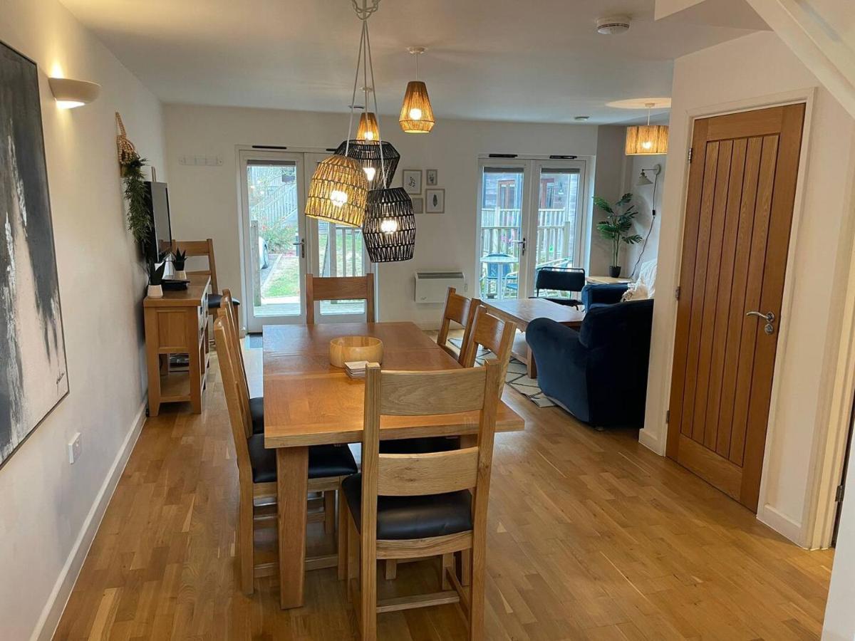 House 6 Goldcroft - Walk To Beach & Village, Pet-Friendly & Hottub Porthtowan Kültér fotó